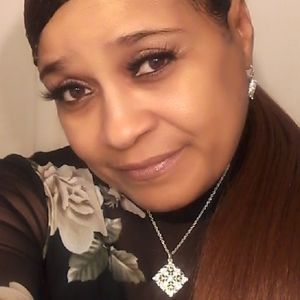 Meet your Posher, Yvette